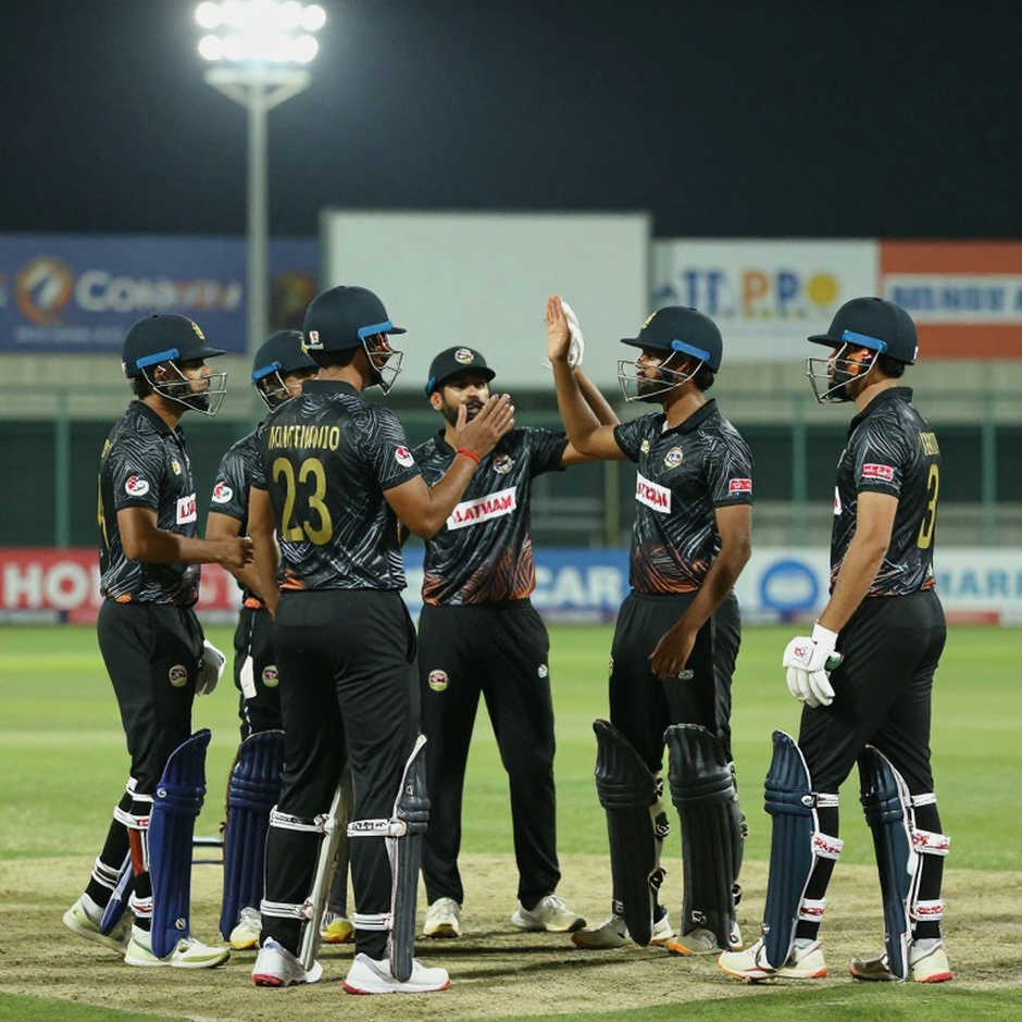নিলামের প্যাডেল, মাঠের ফাঁক: এশিয়ার নারী ক্রিকেটের আসল দাম